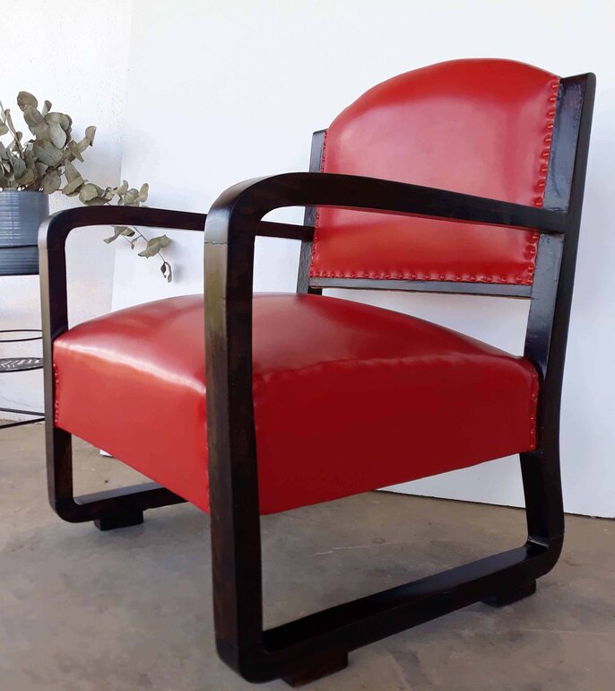 Butaca roja una vez restaurada