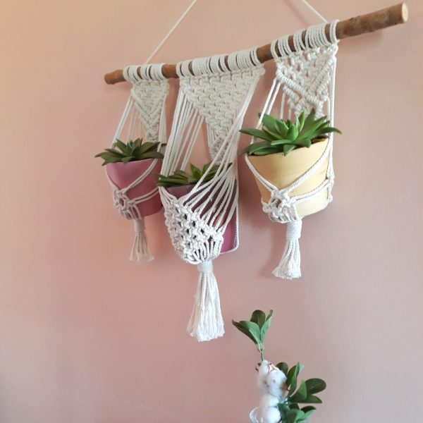 Colgador de macramé para tres plantas
