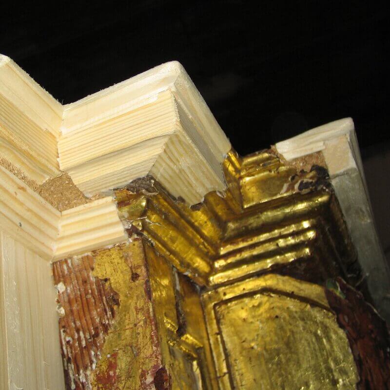 Restauración de parte del retablo de una iglesia