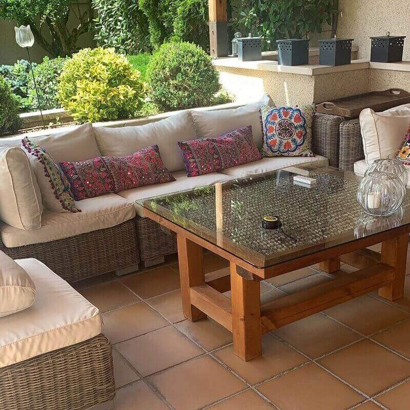 Mesa de madera hecha a mano