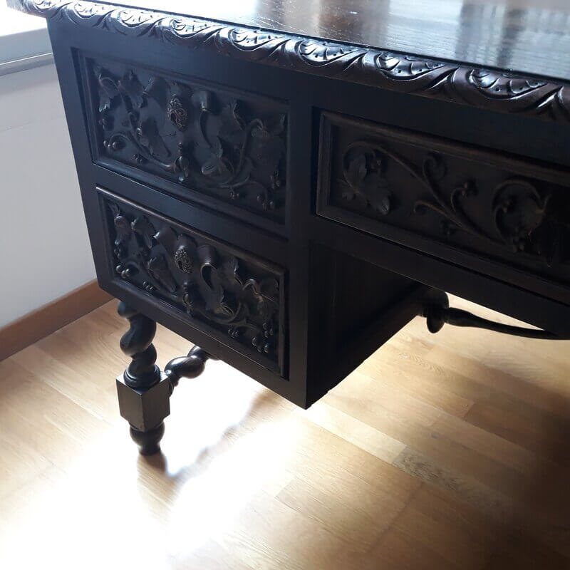 Mesa antigua ya restaurada