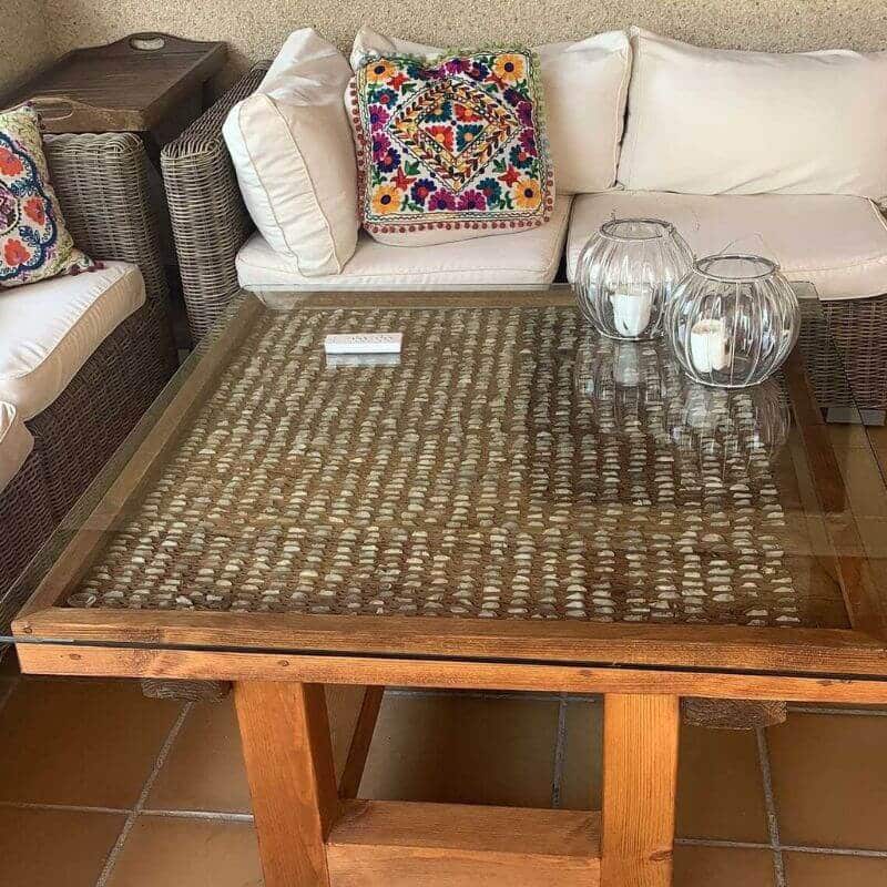 Mesa realizada a medida con un viejo trillo restaurado